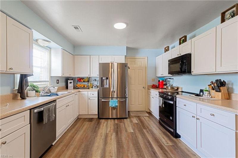 Photo 9 of 42 residential for sale in Chesapeake virginia