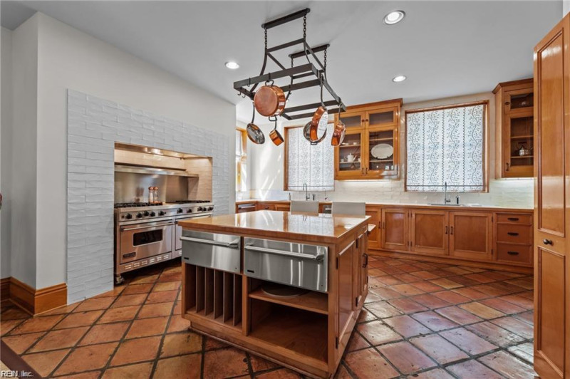 Photo 15 of 50 residential for sale in Norfolk virginia