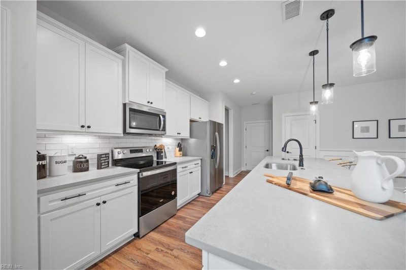 Photo 10 of 38 residential for sale in Chesapeake virginia