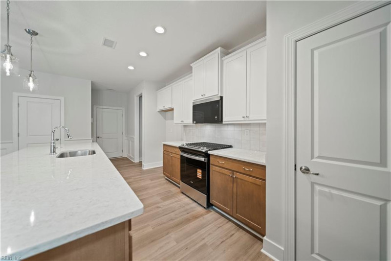 Photo 12 of 38 residential for sale in Chesapeake virginia