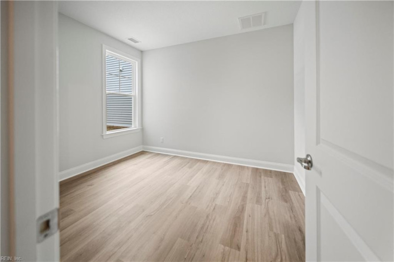 Photo 17 of 38 residential for sale in Chesapeake virginia