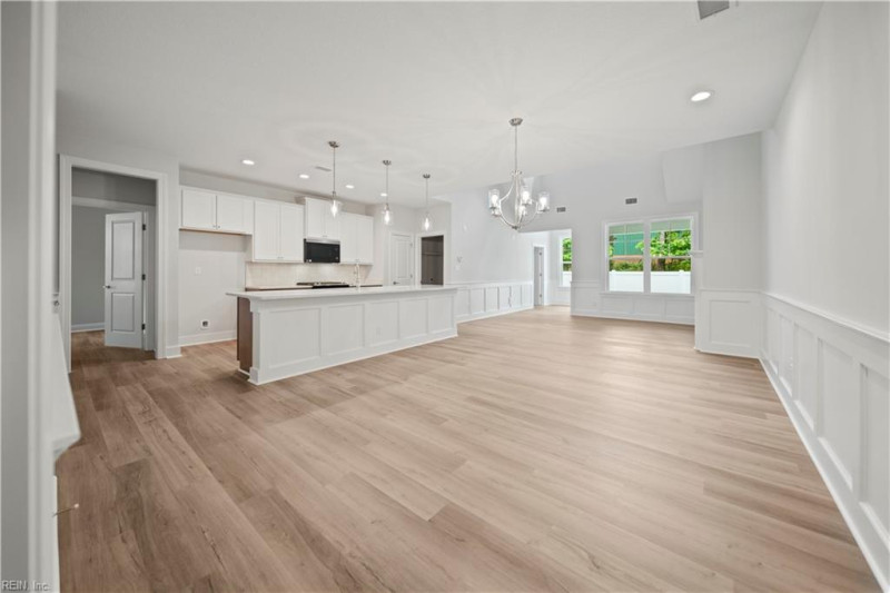 Photo 3 of 38 residential for sale in Chesapeake virginia