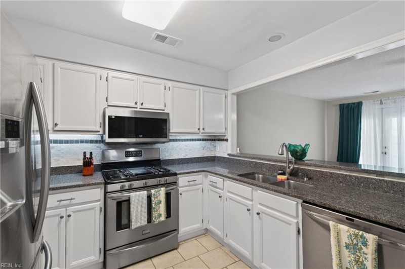 Photo 12 of 46 residential for sale in Portsmouth virginia