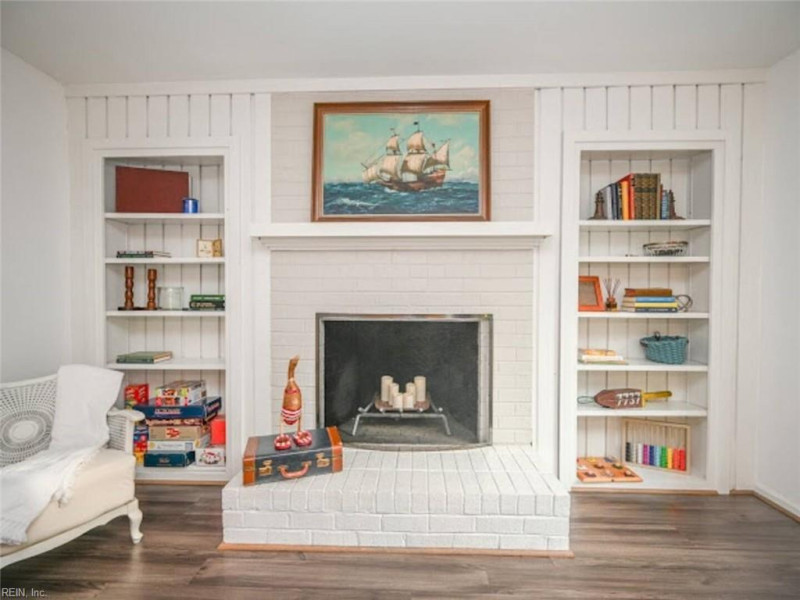 Photo 5 of 26 residential for sale in Virginia Beach virginia