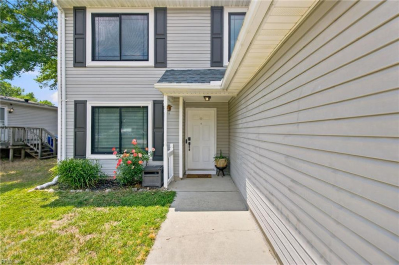 Photo 4 of 37 residential for sale in Suffolk virginia