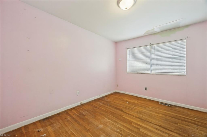 Photo 16 of 34 residential for sale in Newport News virginia