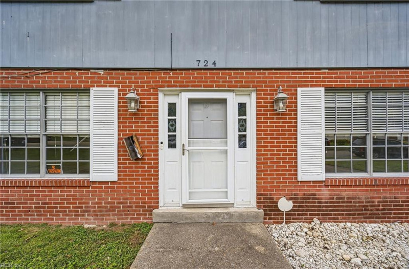 Photo 4 of 34 residential for sale in Newport News virginia