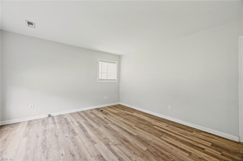 Photo 7 of 34 residential for sale in Newport News virginia