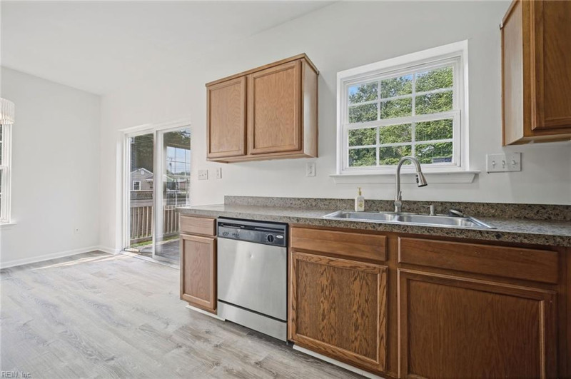 Photo 18 of 40 residential for sale in Newport News virginia