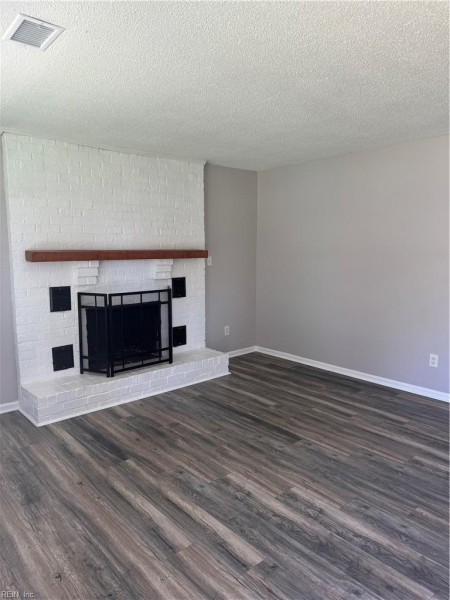 Photo 5 of 32 residential for sale in Virginia Beach virginia