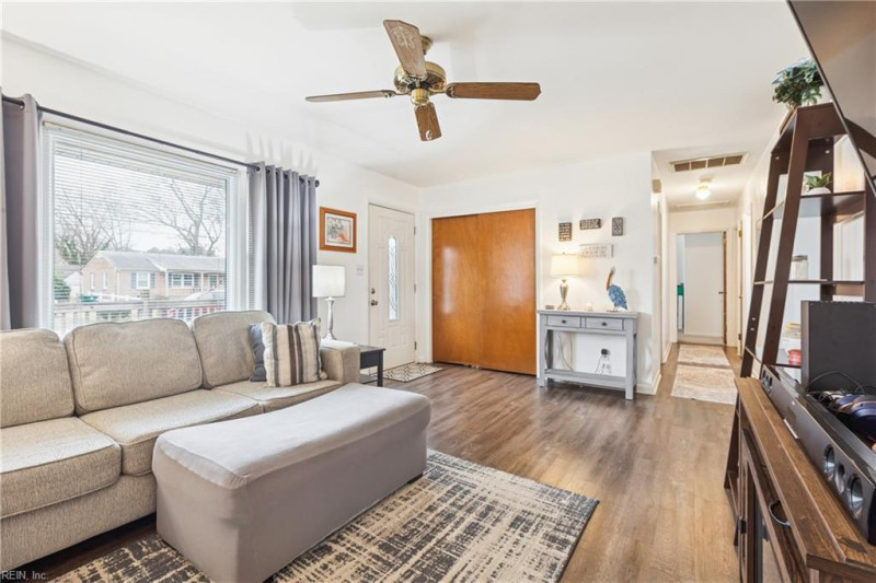 Photo 4 of 27 residential for sale in Newport News virginia