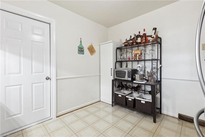 Photo 7 of 27 residential for sale in Newport News virginia