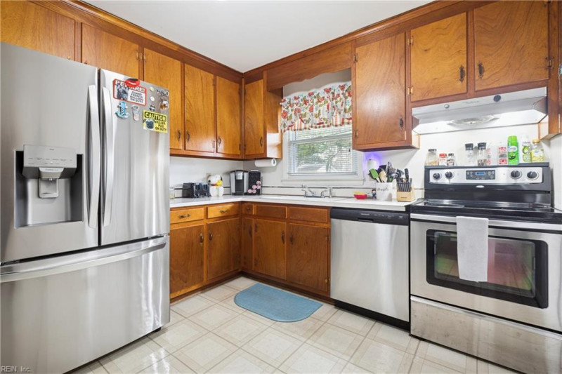 Photo 8 of 27 residential for sale in Newport News virginia