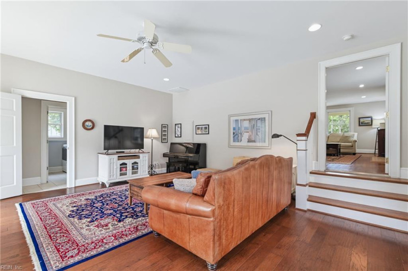 Photo 11 of 34 residential for sale in Virginia Beach virginia
