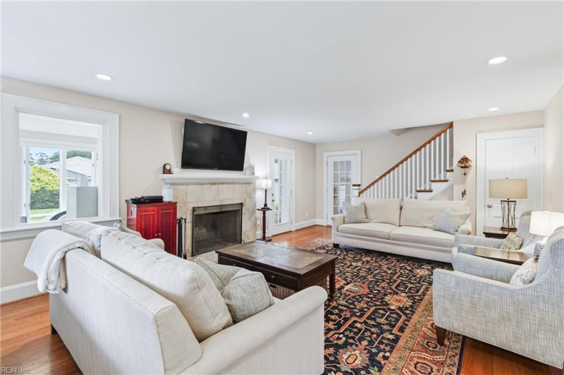 Photo 5 of 34 residential for sale in Virginia Beach virginia