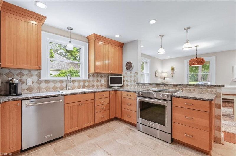 Photo 9 of 34 residential for sale in Virginia Beach virginia