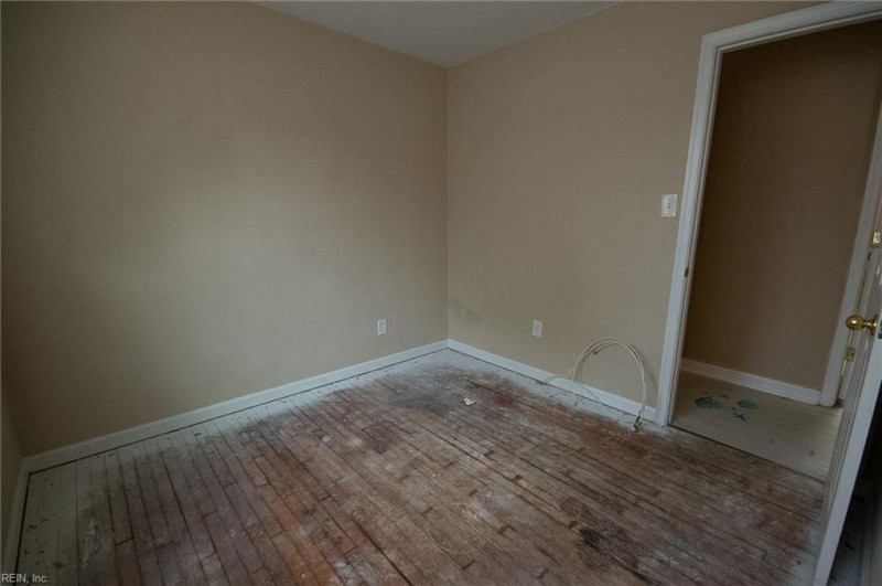Photo 13 of 18 residential for sale in Chesapeake virginia Photo 13 of 18 residential for sale in Chesapeake virginia