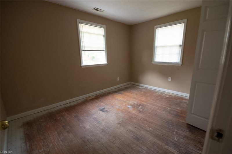 Photo 14 of 18 residential for sale in Chesapeake virginia Photo 14 of 18 residential for sale in Chesapeake virginia