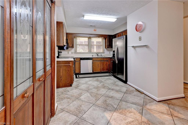 Photo 12 of 30 residential for sale in Hampton virginia