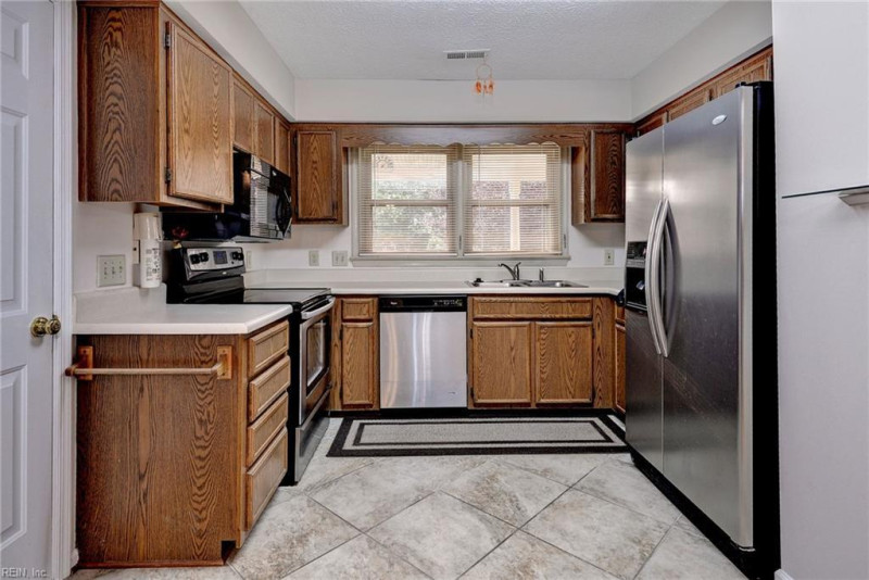 Photo 14 of 30 residential for sale in Hampton virginia