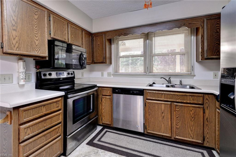 Photo 15 of 30 residential for sale in Hampton virginia