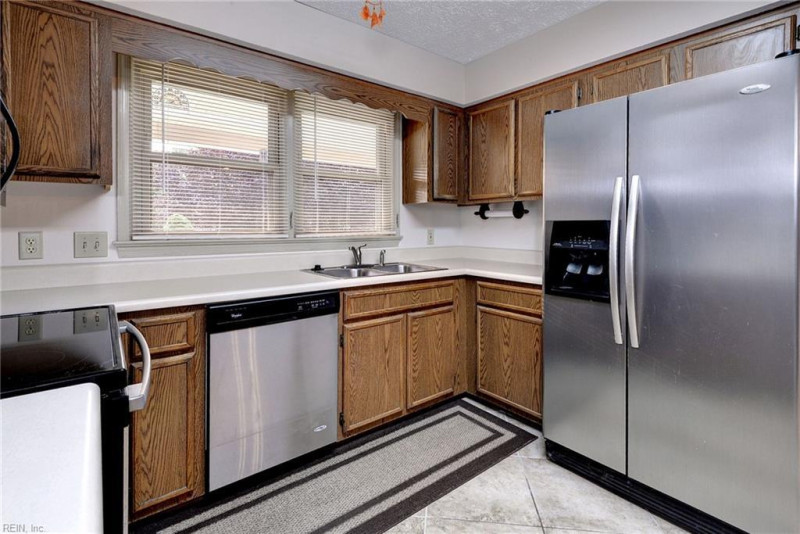 Photo 16 of 30 residential for sale in Hampton virginia
