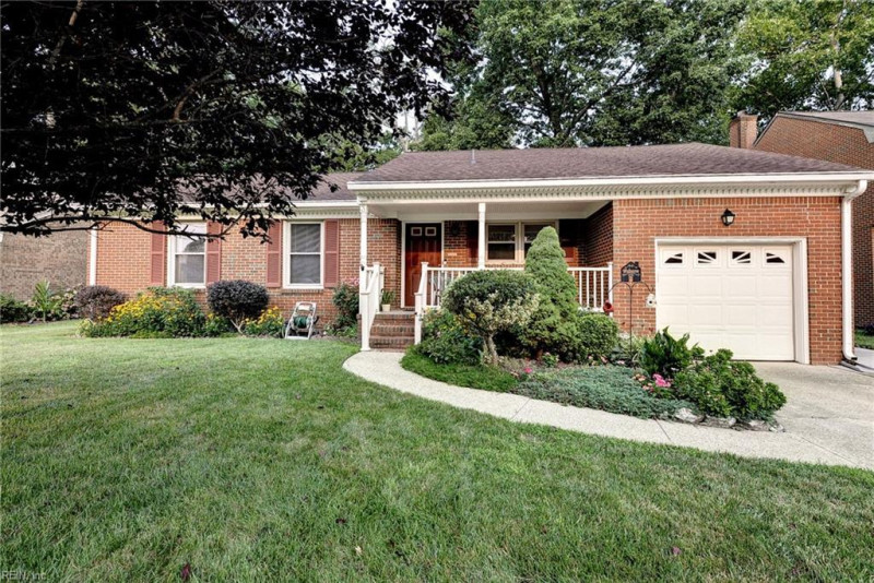 Photo 4 of 30 residential for sale in Hampton virginia