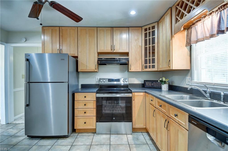Photo 11 of 45 residential for sale in Virginia Beach virginia