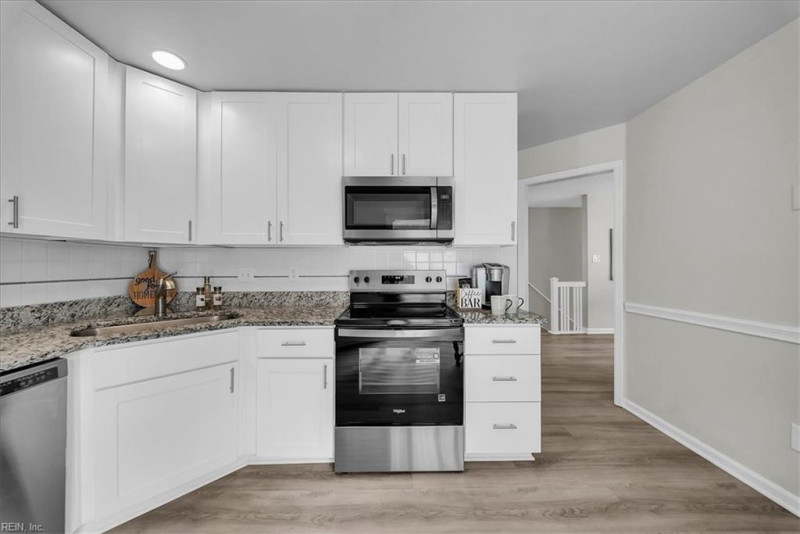 Photo 10 of 39 residential for sale in Chesapeake virginia