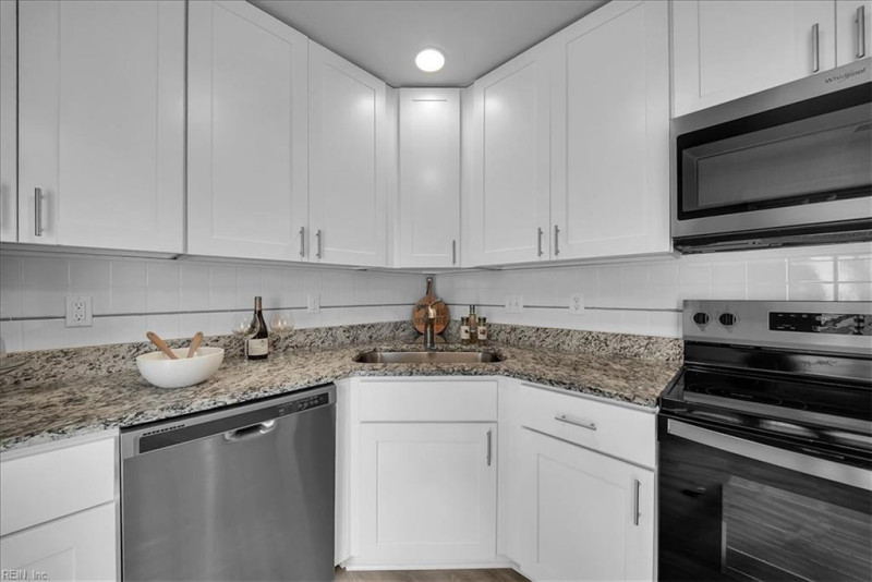 Photo 12 of 39 residential for sale in Chesapeake virginia