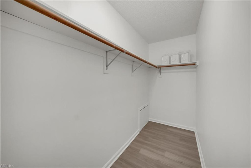 Photo 18 of 39 residential for sale in Chesapeake virginia