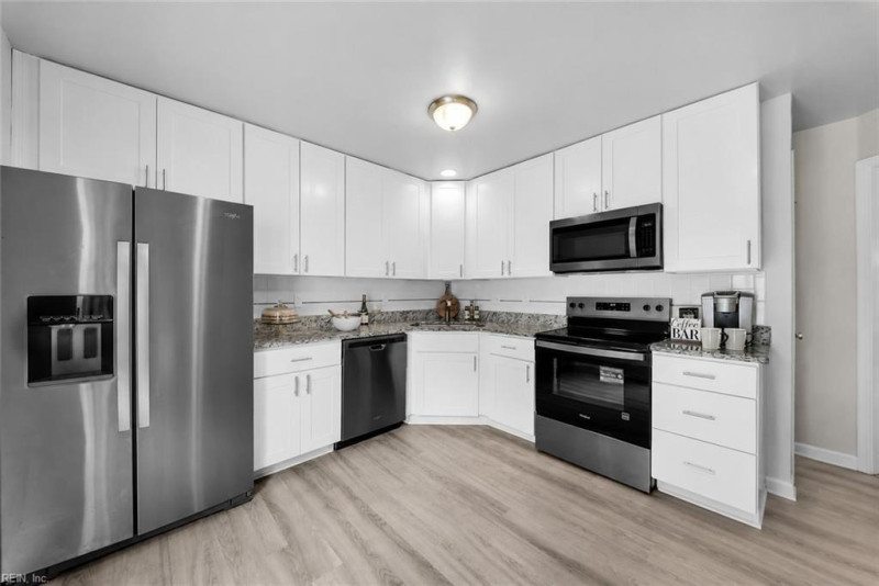 Photo 8 of 39 residential for sale in Chesapeake virginia