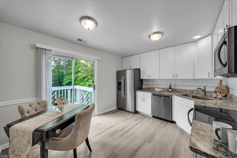 Photo 9 of 39 residential for sale in Chesapeake virginia