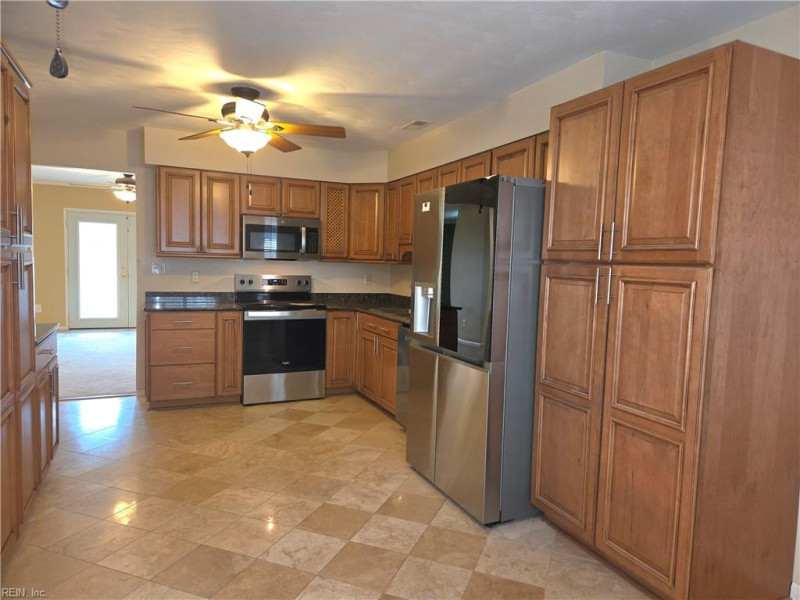 Photo 5 of 29 residential for sale in Virginia Beach virginia
