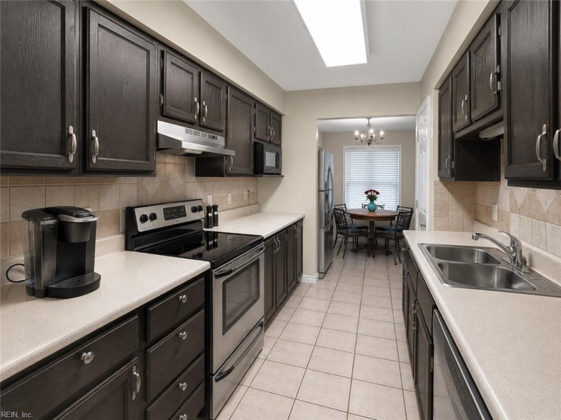 Photo 4 of 31 residential for sale in Virginia Beach virginia