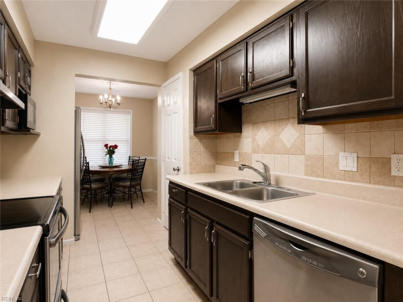 Photo 6 of 31 residential for sale in Virginia Beach virginia