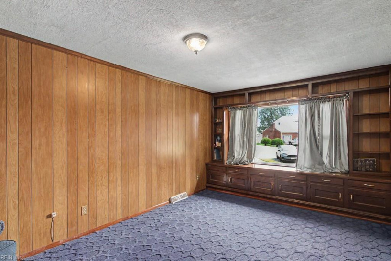 Photo 14 of 21 residential for sale in Hampton virginia