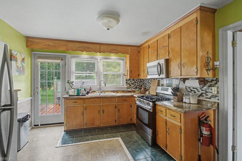 Photo 8 of 21 residential for sale in Hampton virginia