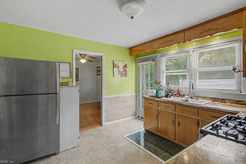 Photo 9 of 21 residential for sale in Hampton virginia