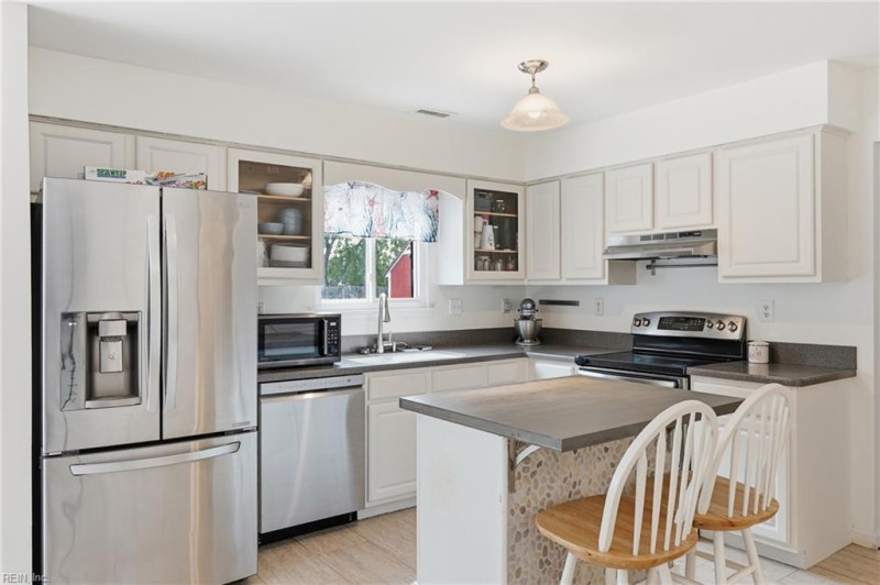 Photo 11 of 28 residential for sale in Virginia Beach virginia