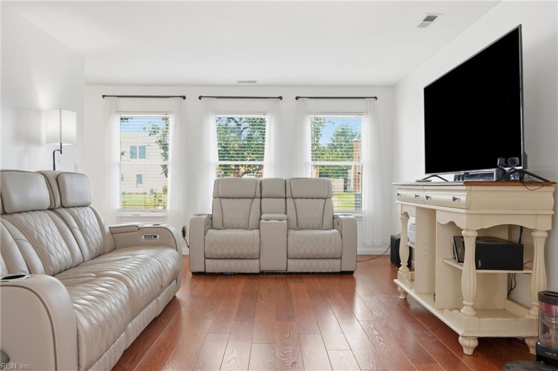 Photo 5 of 28 residential for sale in Virginia Beach virginia