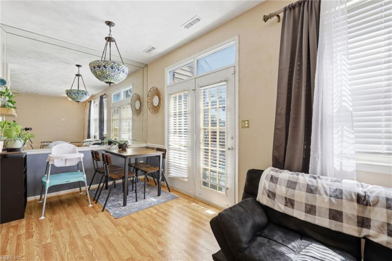 Photo 12 of 49 residential for sale in Chesapeake virginia
