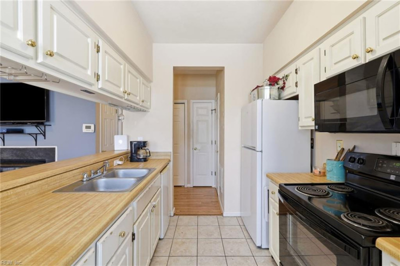 Photo 16 of 49 residential for sale in Chesapeake virginia