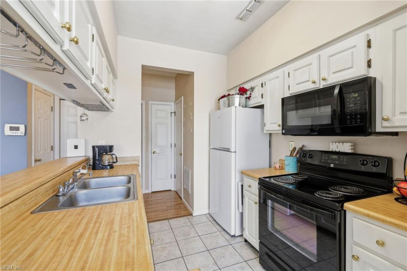 Photo 17 of 49 residential for sale in Chesapeake virginia