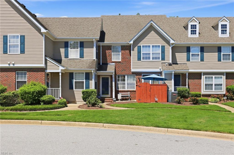 Photo 2 of 49 residential for sale in Chesapeake virginia
