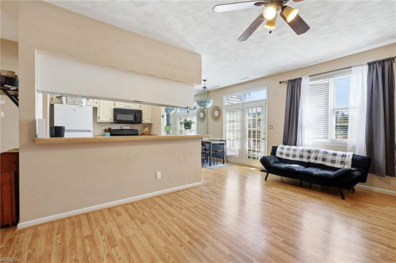 Photo 3 of 49 residential for sale in Chesapeake virginia