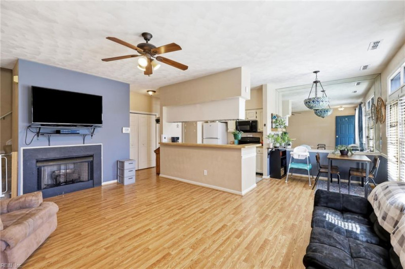 Photo 9 of 49 residential for sale in Chesapeake virginia