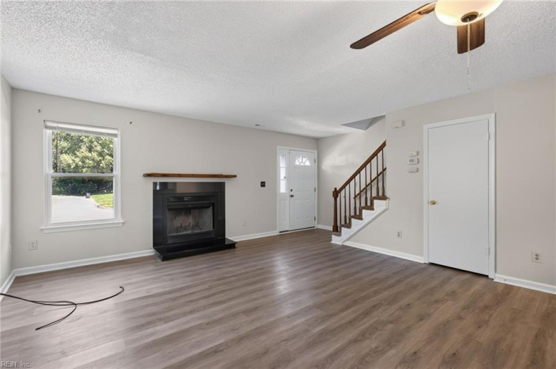 Photo 4 of 29 residential for sale in Virginia Beach virginia