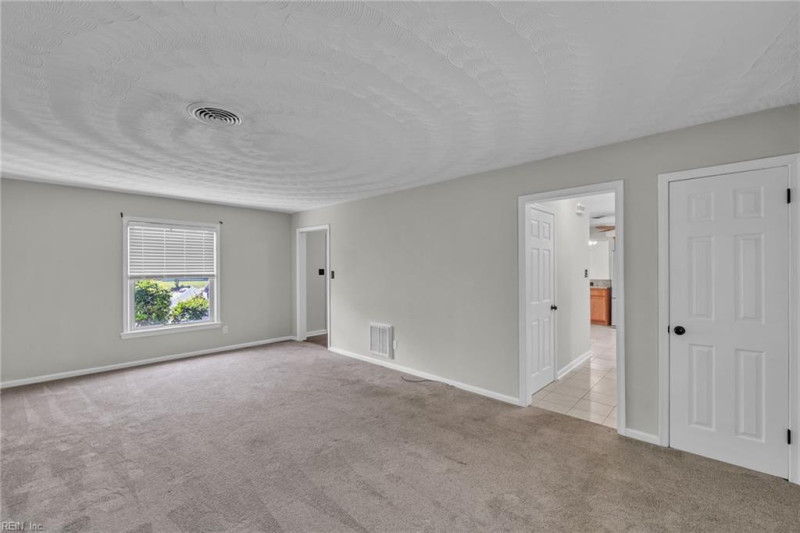 Photo 11 of 28 residential for sale in Chesapeake virginia