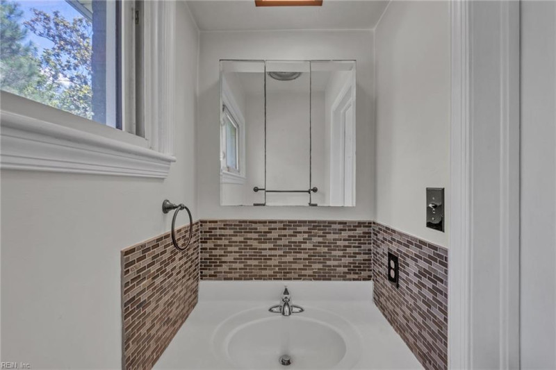 Photo 13 of 28 residential for sale in Chesapeake virginia